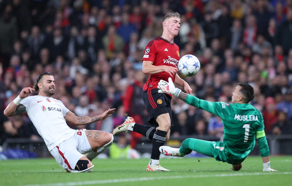 clb-manchester-united-pha-vo-quy-tac-chuyen-nhuong (4).jpg