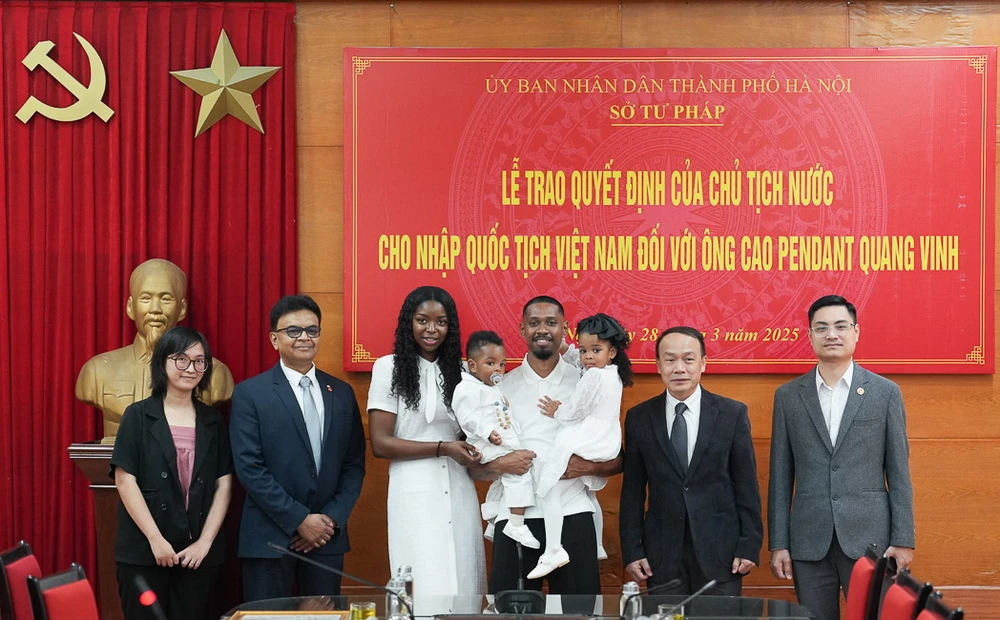 hlv-kim-sang-sik-muon-co-them-ngoai-binh-nhap-tich (4).jpg