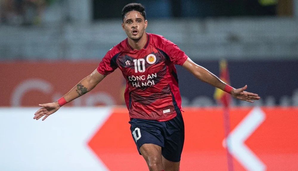 psm-makassar-e-ngai-3-ngoi-sao-cua-cong-an-ha-noi (1).png