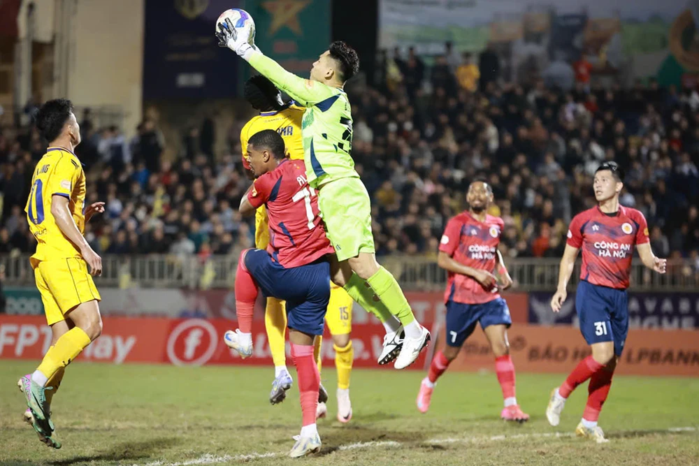 clb-cong-an-ha-noi-quyet-phuc-han-makassar-va-choi-on-tai-v-league (1).jpg