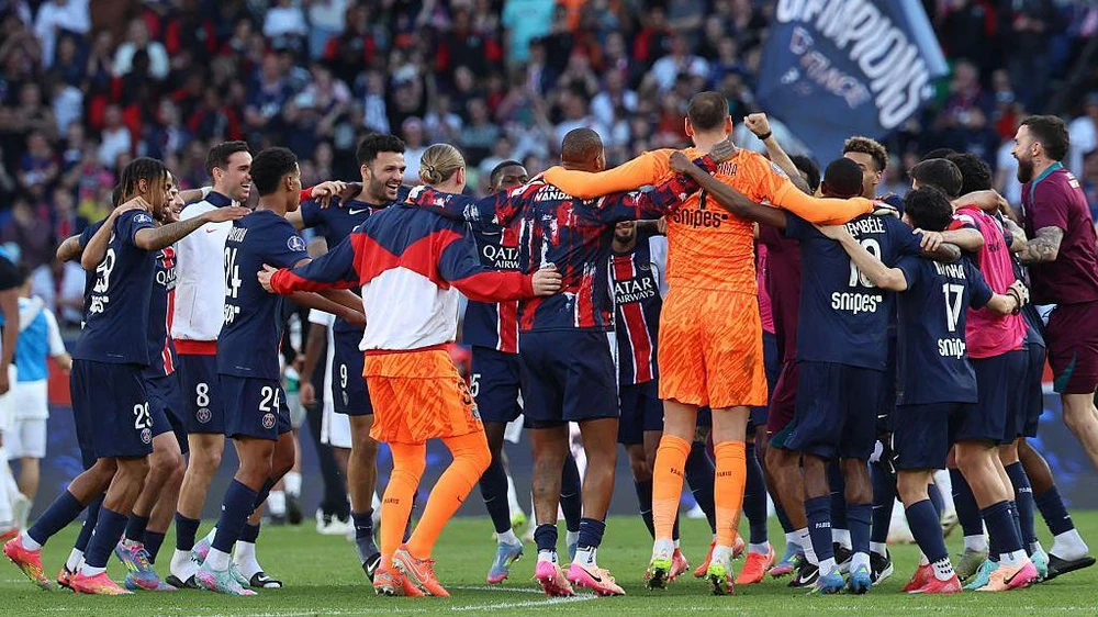 dang-so-psg-vo-dich-ligue-1-truoc-6-vong-dau-va-pha-hang-loat-ky-luc (1).jpg