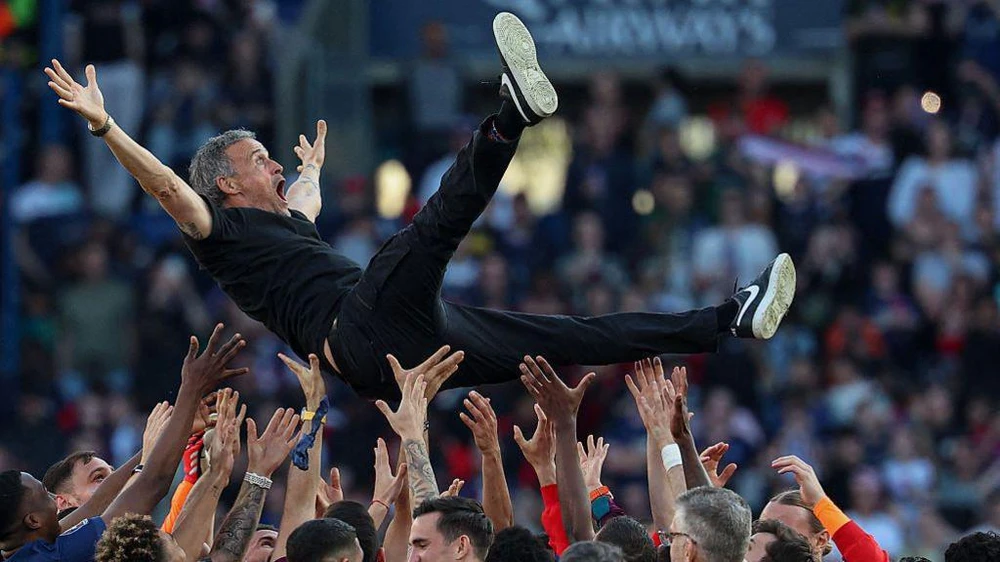 dang-so-psg-vo-dich-ligue-1-truoc-6-vong-dau-va-pha-hang-loat-ky-luc (3).jpg