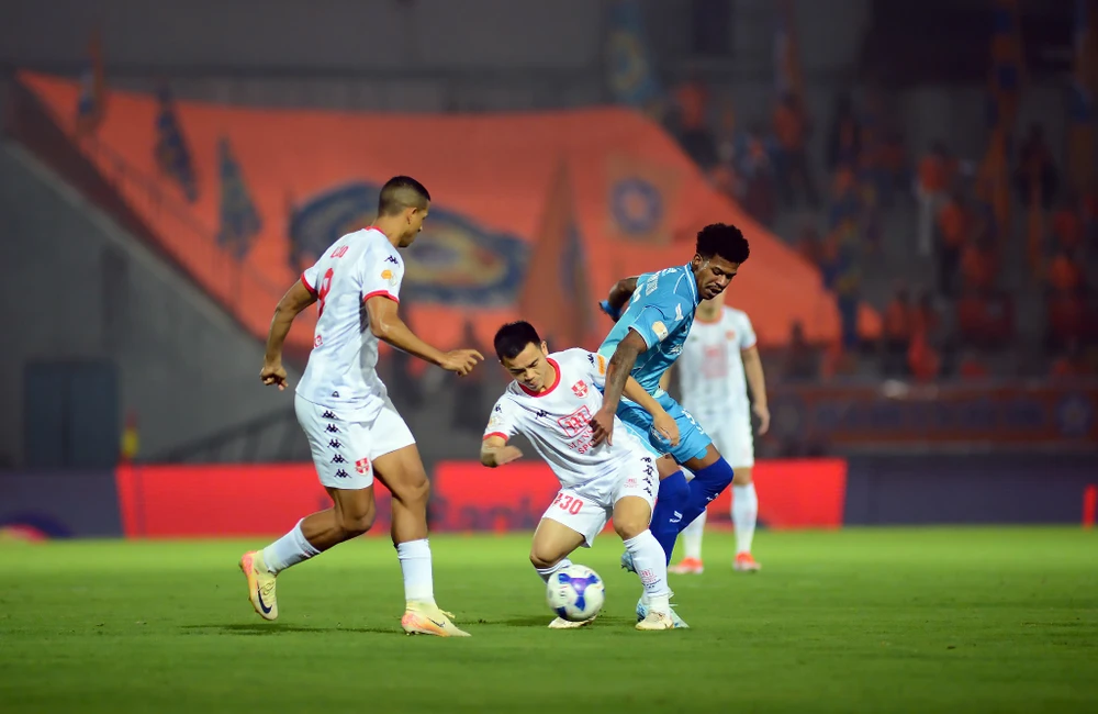 khac-nghiet-duong-dua-nuoc-rut-vong-17-v-league-2024-2025 (4).jpg