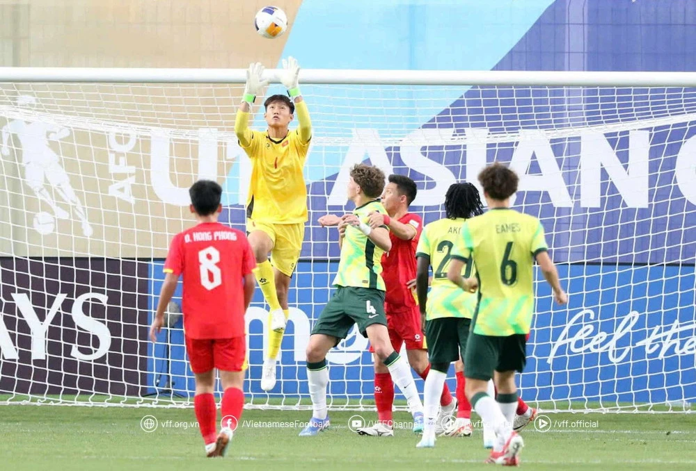 doi-tuyen-u-17-viet-nam-va-don-doc-gay-soc-cho-nhat-ban (1).jpg