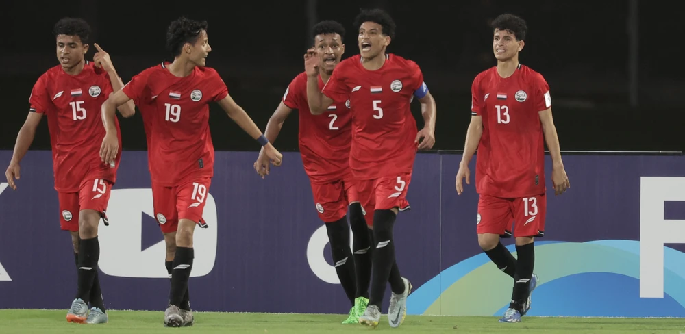 doi-tuyen-u-17-viet-nam-va-indonesia-vao-loat-tran-dinh-menh (3).jpg