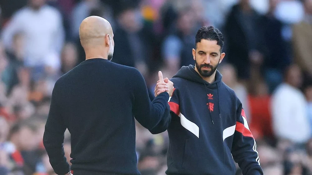 hlv-pep-guardiola-gian-du-chi-trich-fans-manchester-united (2).png