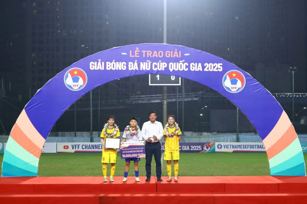 qua-bong-vang-viet-nam-noi-dieu-bat-ngo-ve-chuc-vo-dich (6).jpg