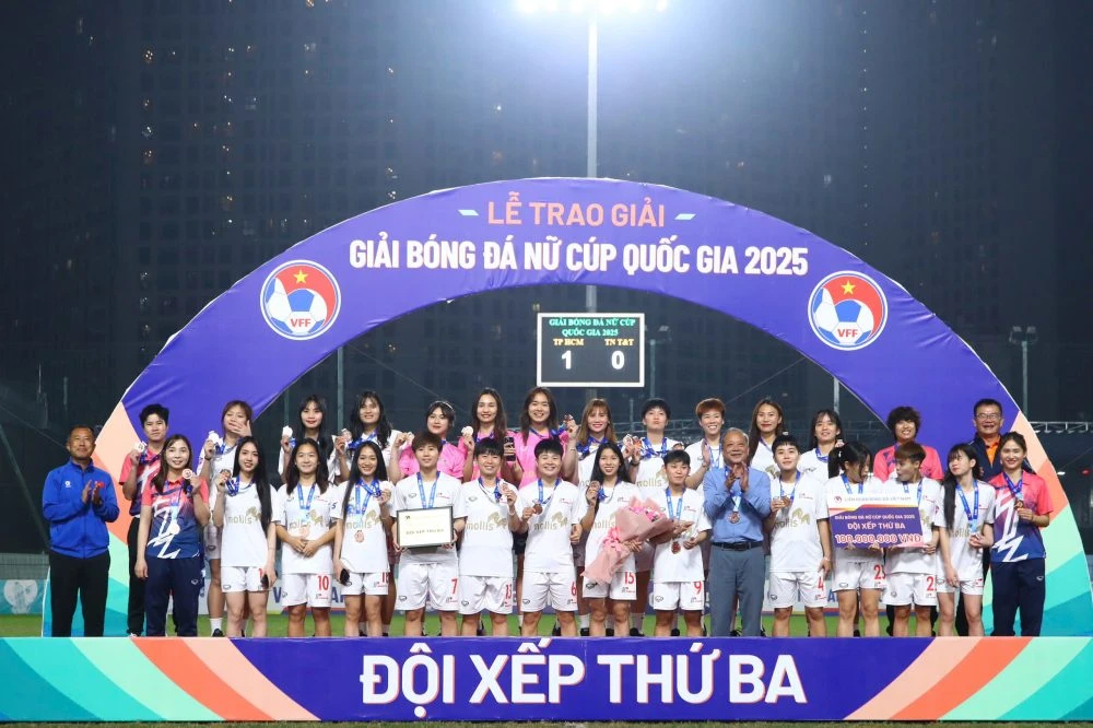 qua-bong-vang-viet-nam-noi-dieu-bat-ngo-ve-chuc-vo-dich (7).jpg