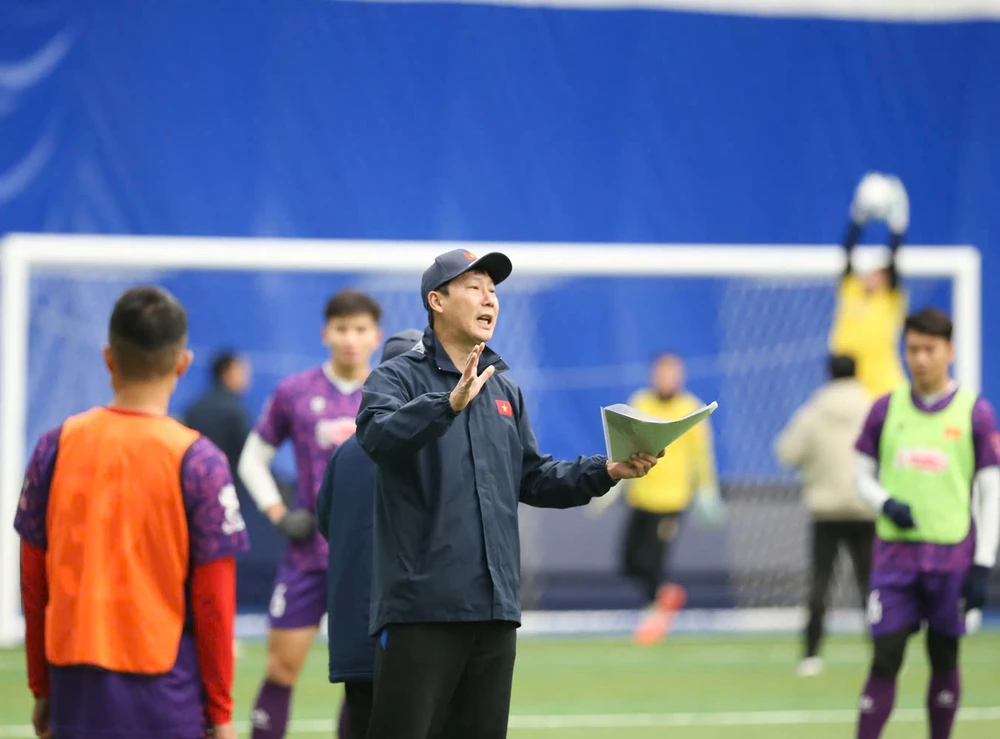 hlv-kim-sang-sik-vuot-qua-chuoi-ngay-den-toi (4).jpg