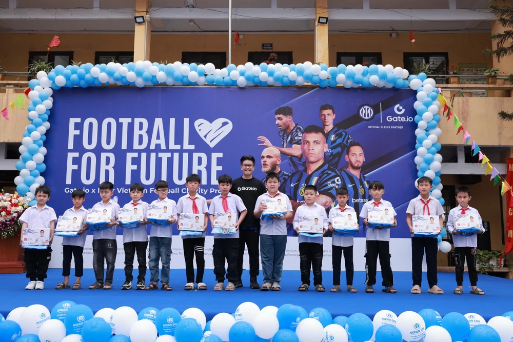 san-bong-thien-nguyen-dau-tien-cho-hoc-sinh-cua-football-for-future-tai-viet-nam (4).JPG