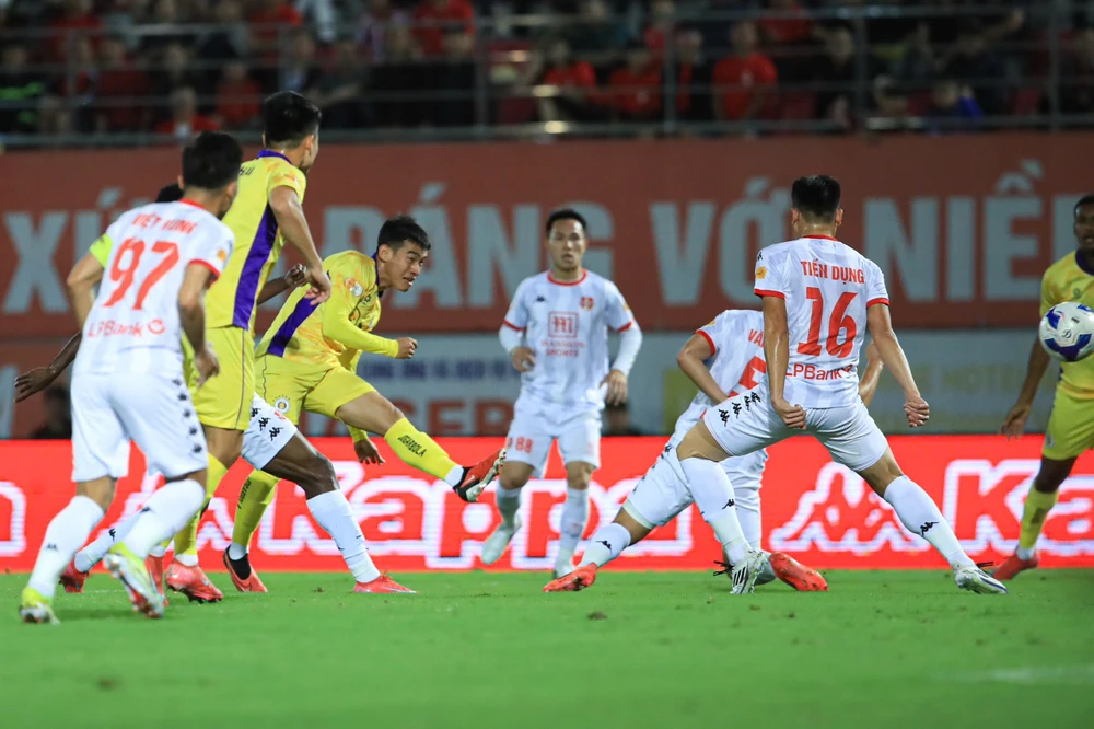 lat-leo-vong-18-v-league (1).jpg