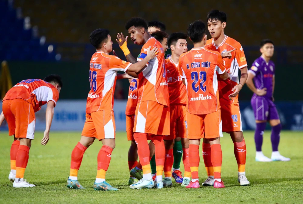 lat-leo-vong-18-v-league (3).jpg