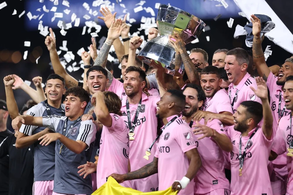 Messi nối dài những kỷ lục