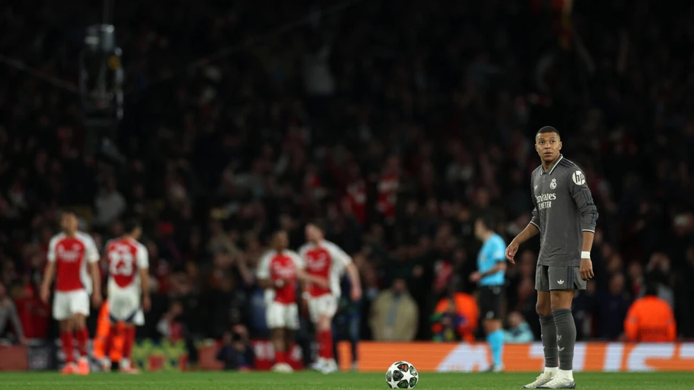 pham-loi-tho-bao-mbappe-bi-duoi-khoi-san (2).jpg