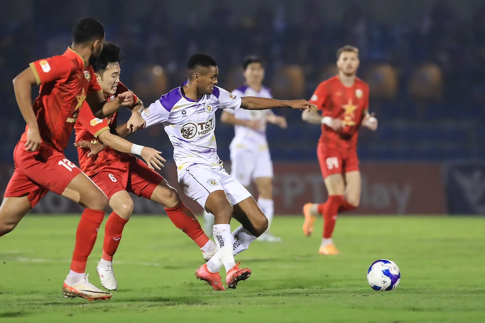 khoc-liet-cuoc-dua-tron-rot-hang-v-league (5).jpg