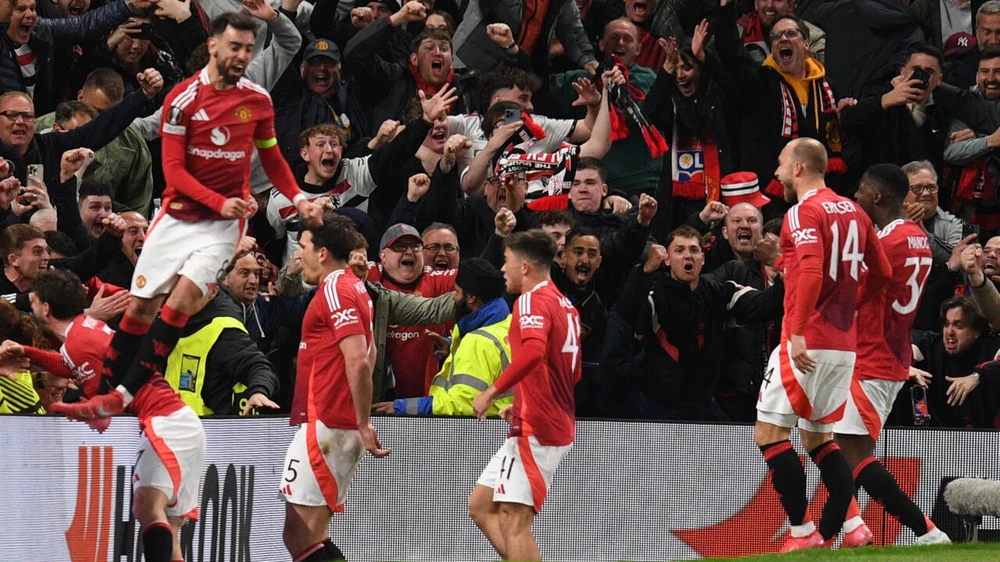 man-united-va-dem-cuong-loan-tai-uefa-europa-league (2).jpg