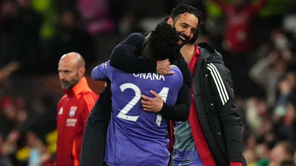 man-united-va-dem-cuong-loan-tai-uefa-europa-league (3).jpg