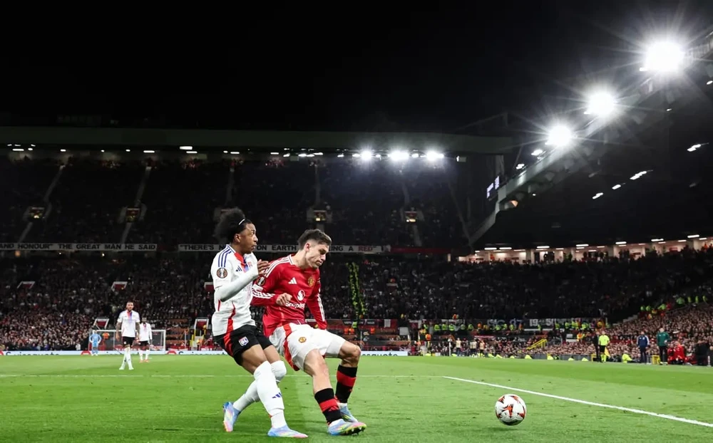 man-united-va-dem-cuong-loan-tai-uefa-europa-league (6).jpg