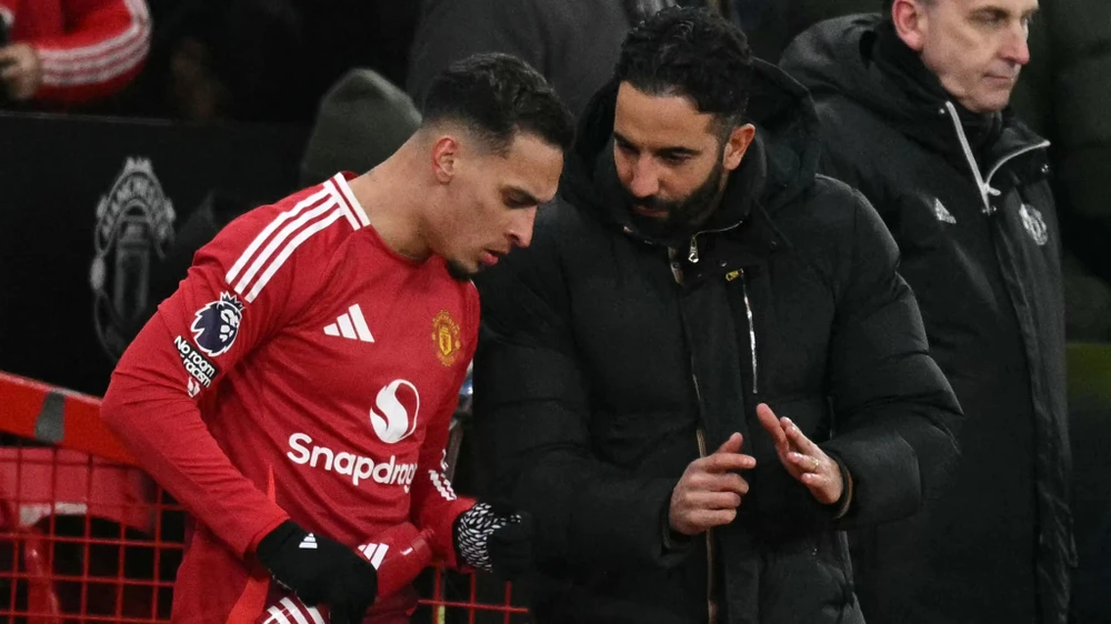 chia-tay-old-trafford-sao-man-united-len-tieng-ve-moi-quan-he-voi-hlv-amorim (2).jpg