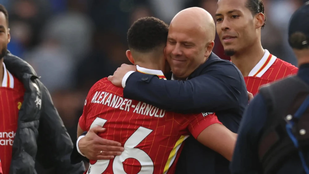 ly-do-arnold-khong-nen-da-chinh-cho-nha-vo-dich-liverpool (1).jpg