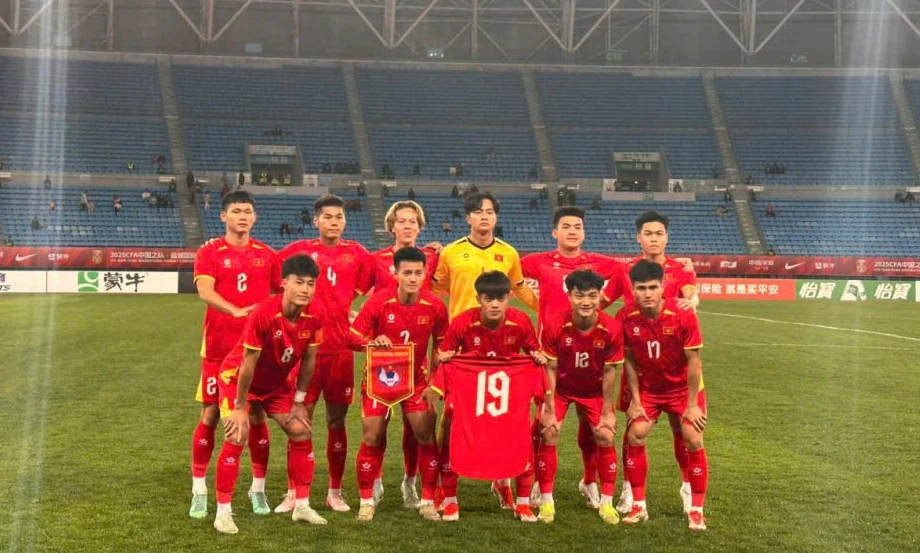 suc-manh-cua-bong-da-viet-nam-tu-ngoai-binh-nhap-tich-va-viet-kieu (1).jpg