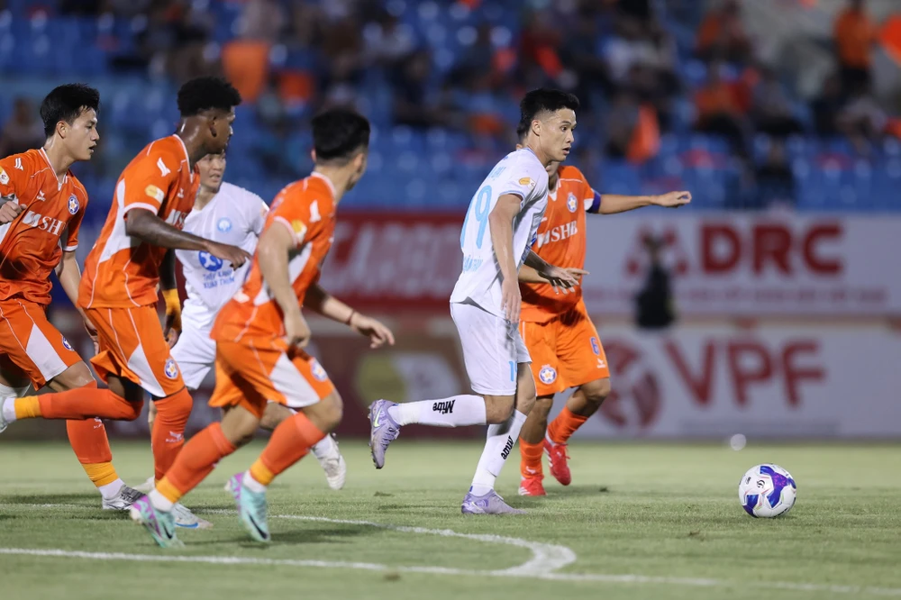 buoc-ngoat-lon-o-vong-20-v-league (2).jpg