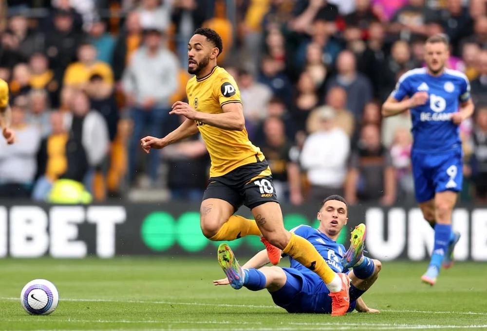 ký hợp đồng với Cunha