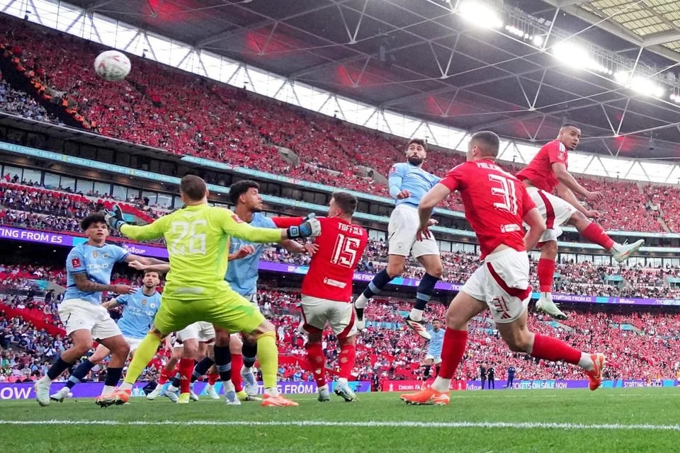 Man City vào chung kết FA Cup