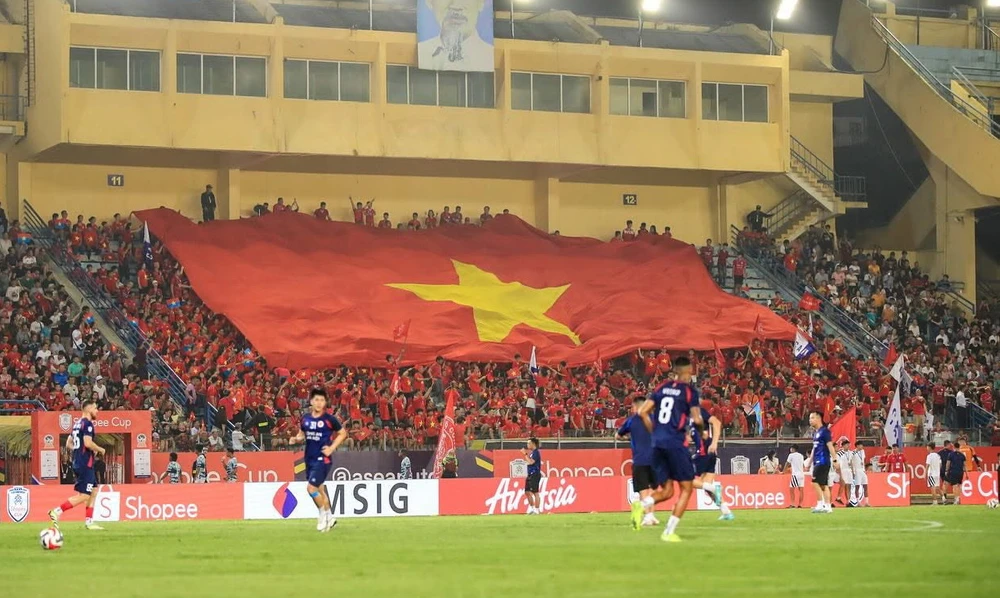 bao-chi-indonesia-thua-nhan-cong-an-ha-noi-nghien-nat-psm-makassar (1).jpeg