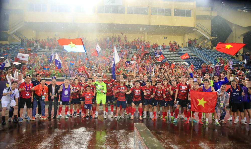 bao-chi-indonesia-thua-nhan-cong-an-ha-noi-nghien-nat-psm-makassar (3).jpeg
