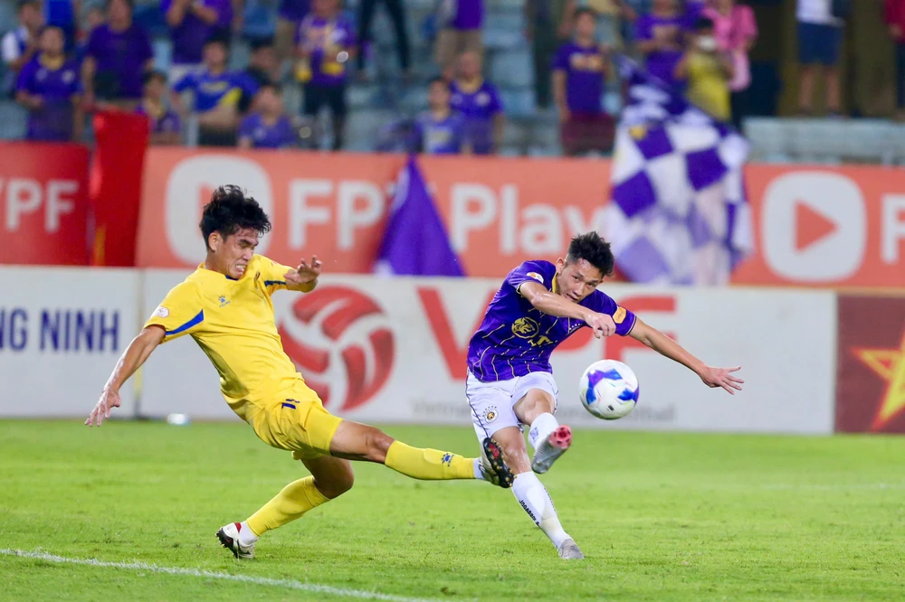 tiền vệ Quang Hải