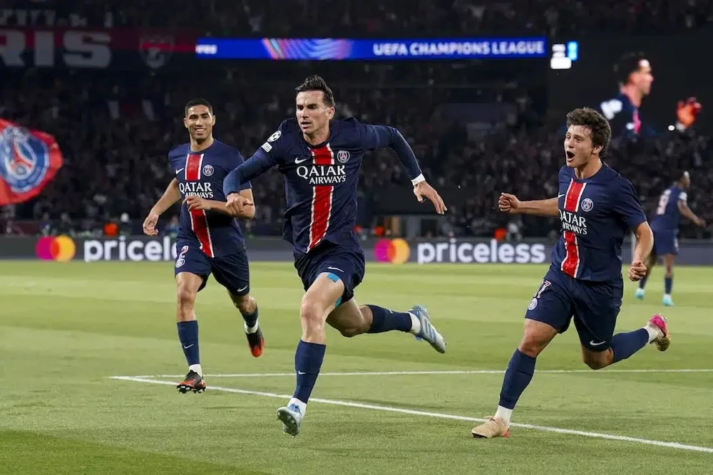 Các cầu thủ Arsenal đã bật khóc trong phòng thay đồ