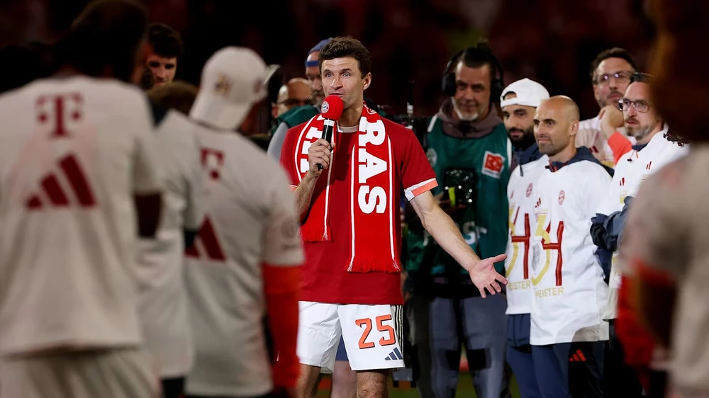 cam-dong-man-chia-tay-cua-muller-va-dier-o-allianz-arena (2).jpg