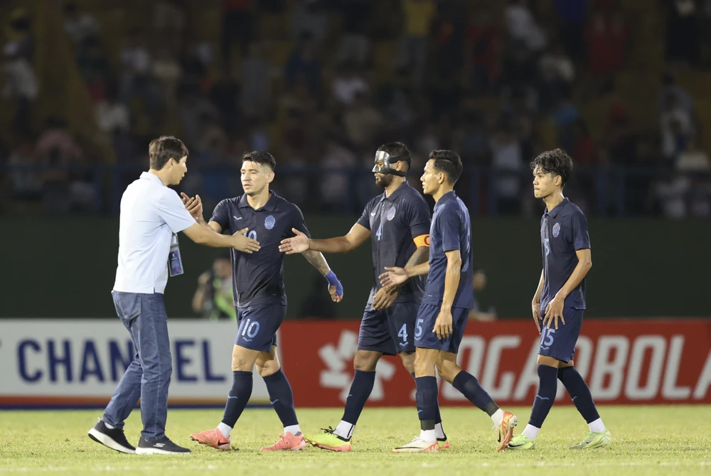 rac-roi-cho-hlv-kim-sang-sik-o-hai-tran-dau-tren-san-bukit-jalil (3).jpg