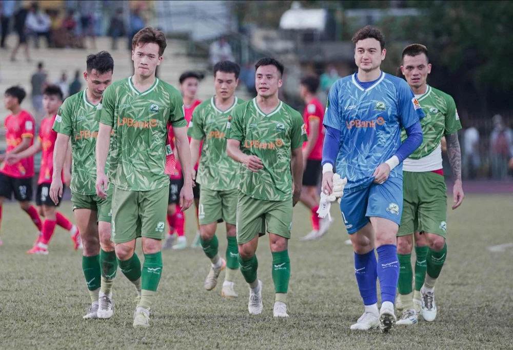 2-viet-kieu-ban-tin-hieu-tro-lai-tuyen-viet-nam- (1).jpg