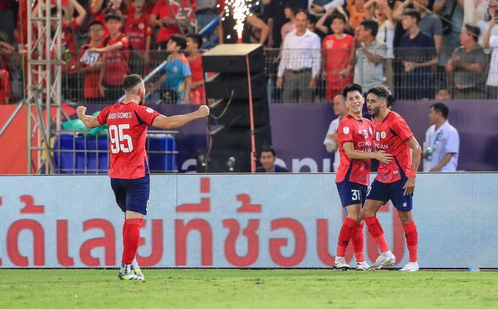 dinh-trong-tro-lai-va-hang-thu-cung-cua-cua-hlv-kim-sang-sik (1).jpg