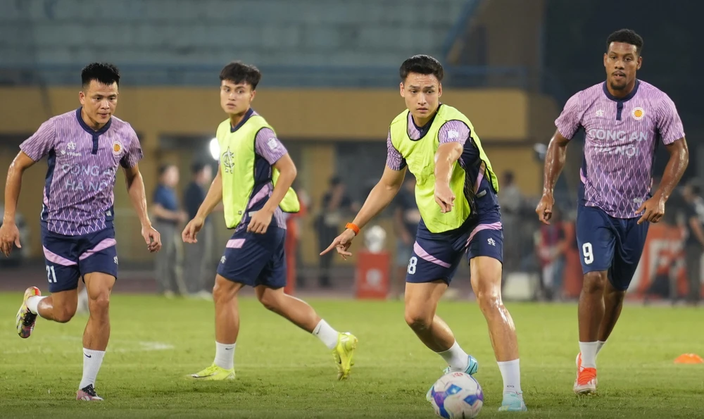 dinh-trong-tro-lai-va-hang-thu-cung-cua-cua-hlv-kim-sang-sik (4).jpg