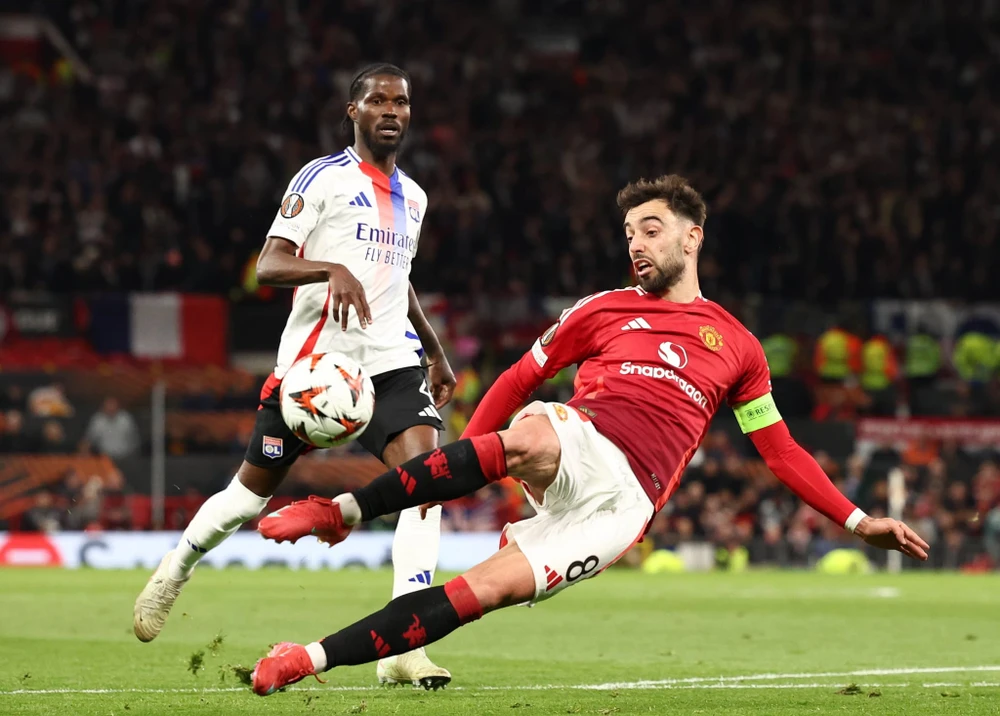 doi-truong-bruno-fernandes-boc-tran-su-that-o-mu (3).jpg