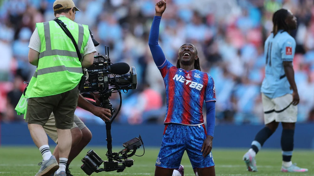 Wembley rung chuyển