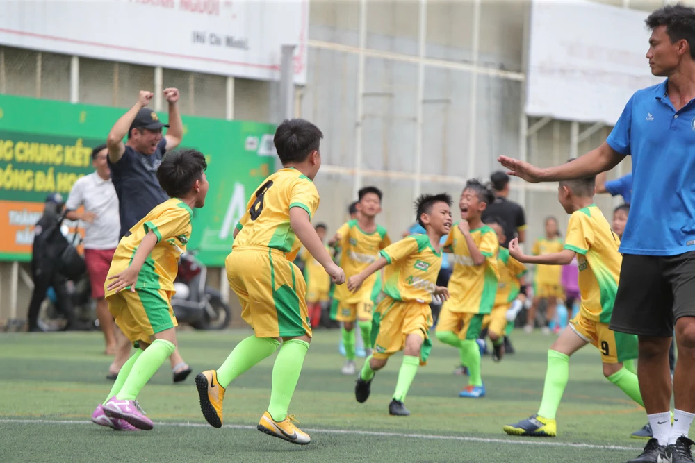 festival-bong-da-hoc-duong-tp-hcm-ngay-cang-lon-manh (1).jpg