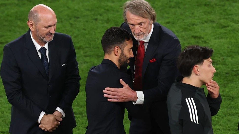 mua-giai-khong-the-te-hon-cua-clb-manchester-united (1).jpg