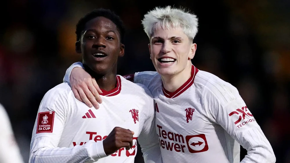 doi-truong-bruno-fernandes-roi-mu-voi-gia-100-trieu-bang (2).jpg