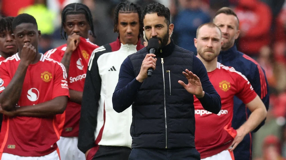 mua-giai-tham-hoa-cua-mu-va-cuoc-dung-do-cua-hlv-ruben-amorim-voi-kim-sang-sik (2).jpg