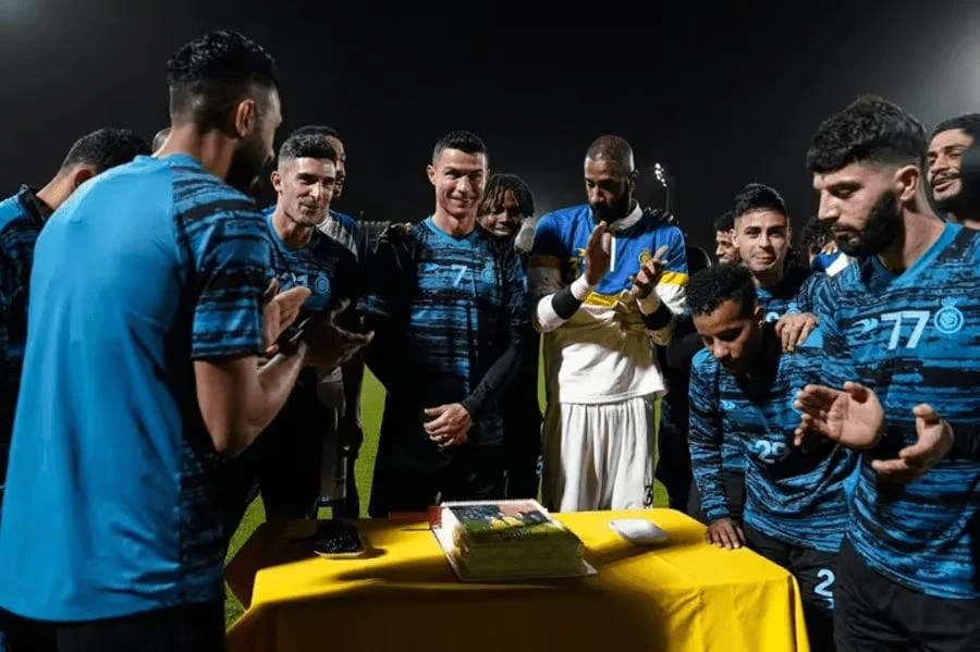 buoc-ngoat-moi-cua-sieu-sao-ronaldo (2).jpg