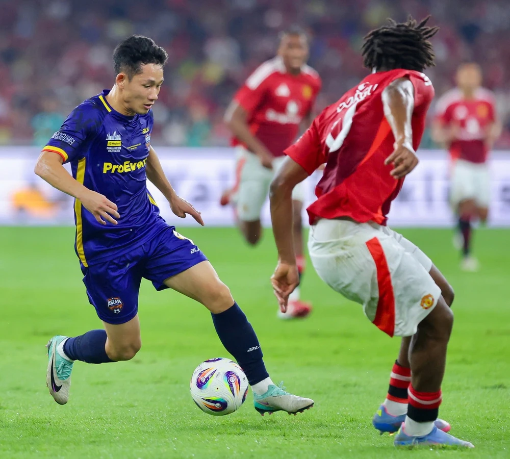 niem-hanh-phuc-bat-ngo-cua-hlv-kim-sang-sik-va-hai-long (2).jpg