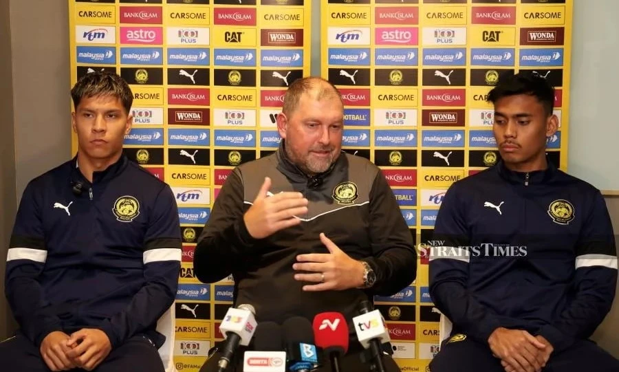 malaysia-de-chung-suc-manh-cua-hlv-kim-sang-sik (1).jpg