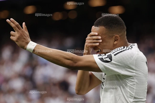 ngoi-sao-mbappe-chuc-mung-psg-vo-dich-nguoi-ham-mo-da-xeo (3).jpg