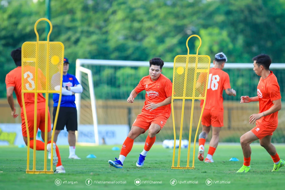 noi-lo-cua-tuyen-viet-nam-truoc-khi-sang-malaysia (4).jpg