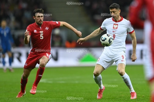 bi-tuoc-bang-doi-truong-lewandowski-khong-len-tuyen-ba-lan (2).jpg