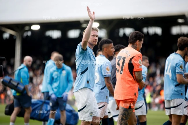 De Bruyne cập bến Napoli